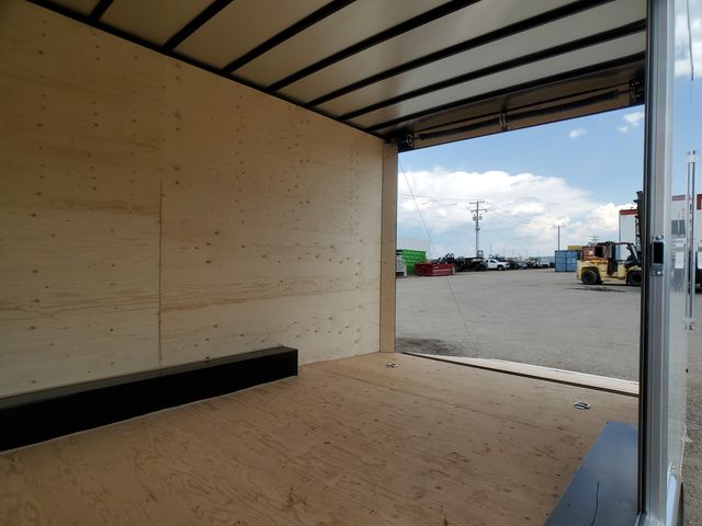Enclosed Trailer 8x22ft